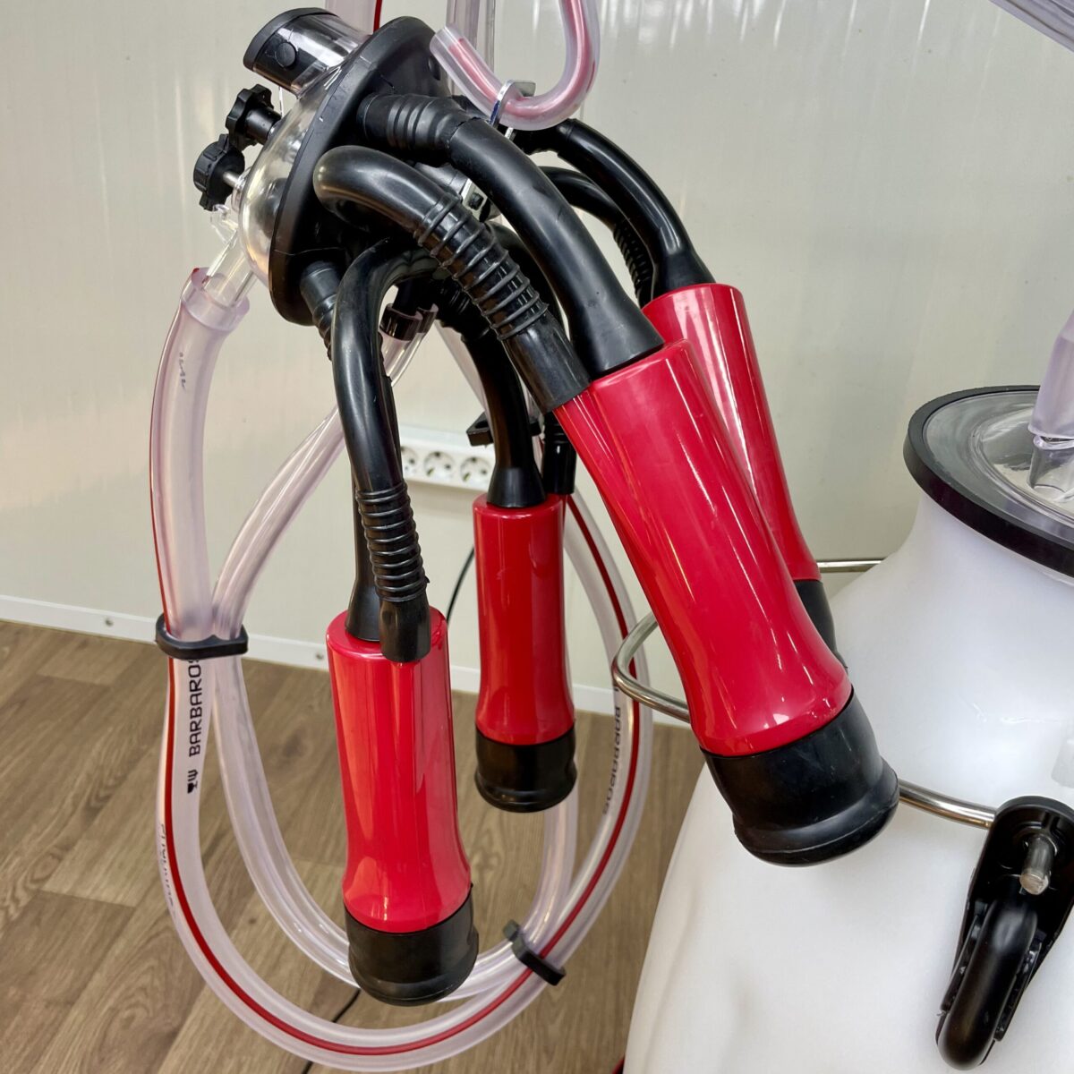 Aparat de muls vaci, 1 post, 1 bidon 20L plastic, pahare plastic, 250l/min, 0,55kw - imagine 3